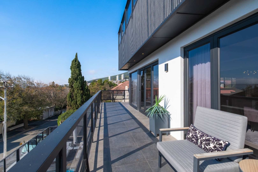 7 Bedroom Property for Sale in Oranjezicht Western Cape